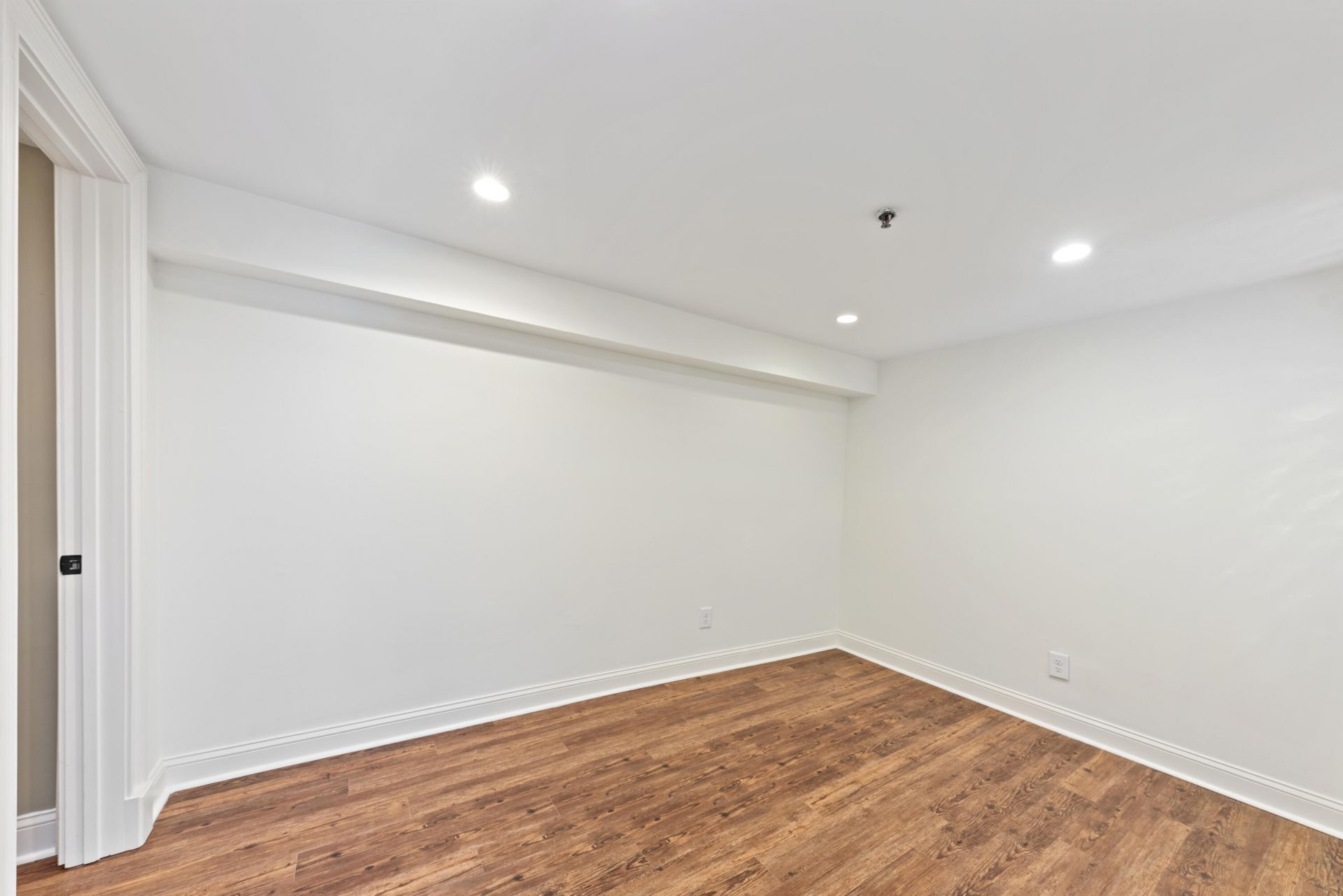 377 King Street Photo 12