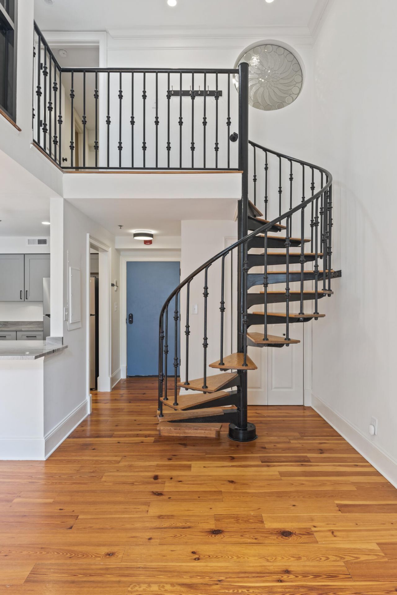 377 King Street Photo 13