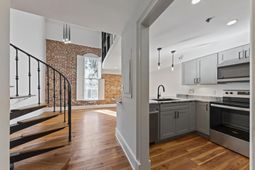 377 King Street photo 4