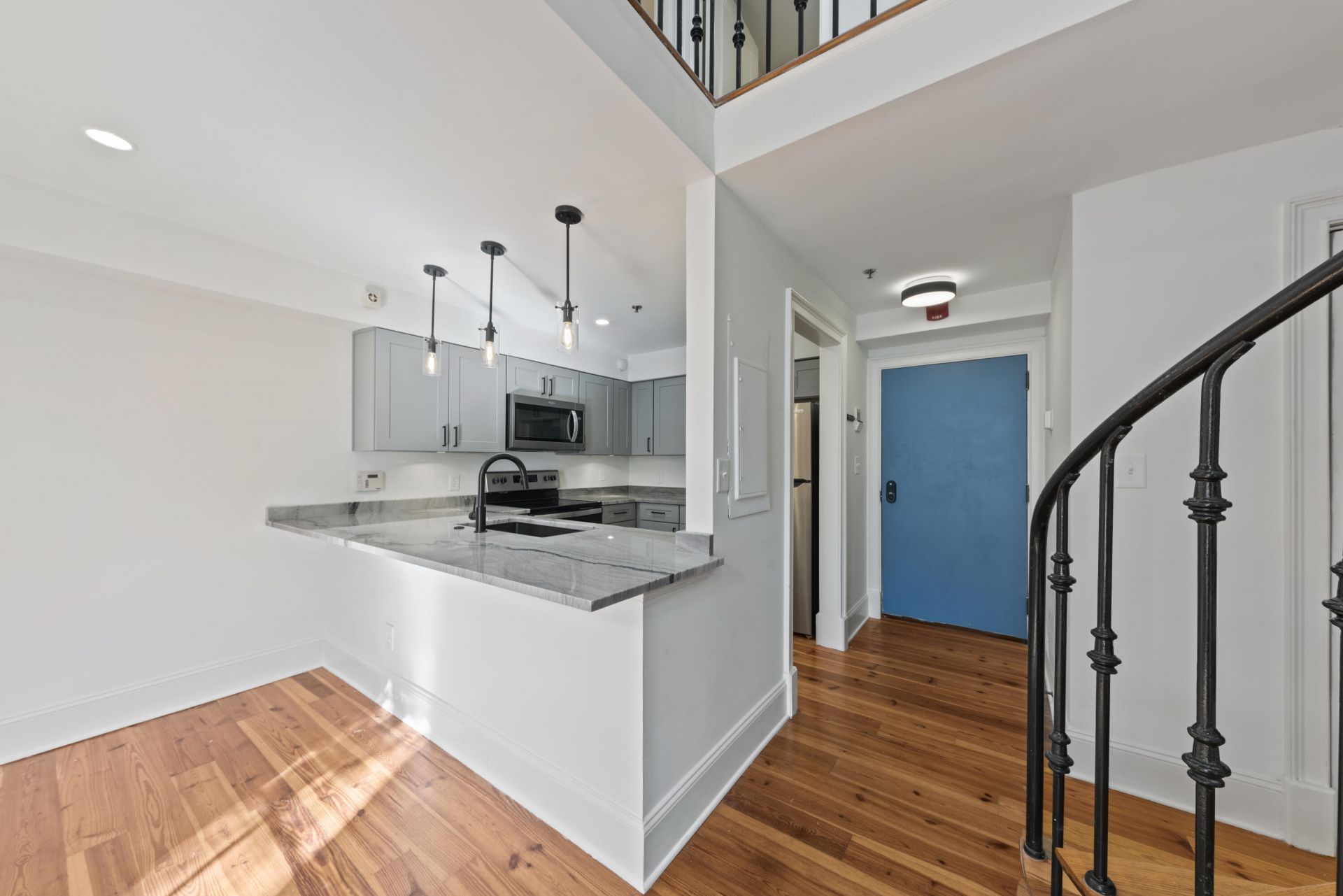 377 King Street Photo 5
