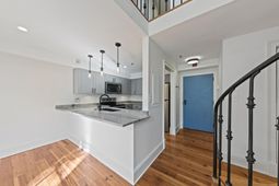 377 King Street photo 4