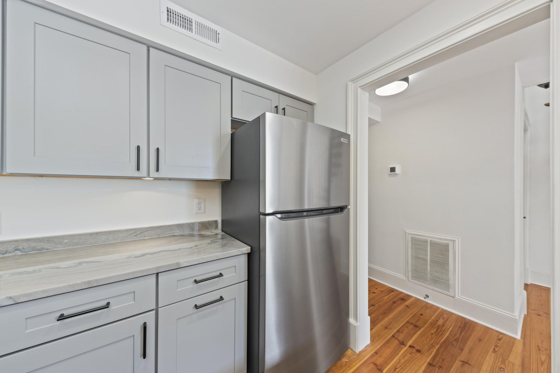 377 King Street Photo 9