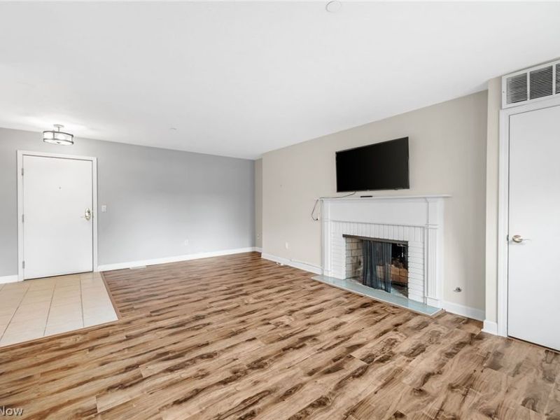 2885 Pease Drive , Unit 103, Rocky River, OH 44116 Photo 4