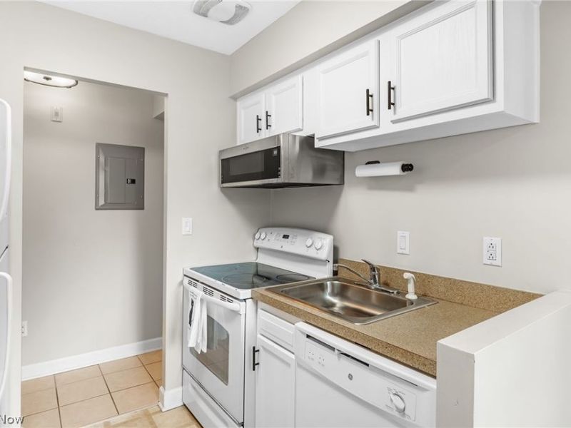2885 Pease Drive , Unit 103, Rocky River, OH 44116 Photo 7