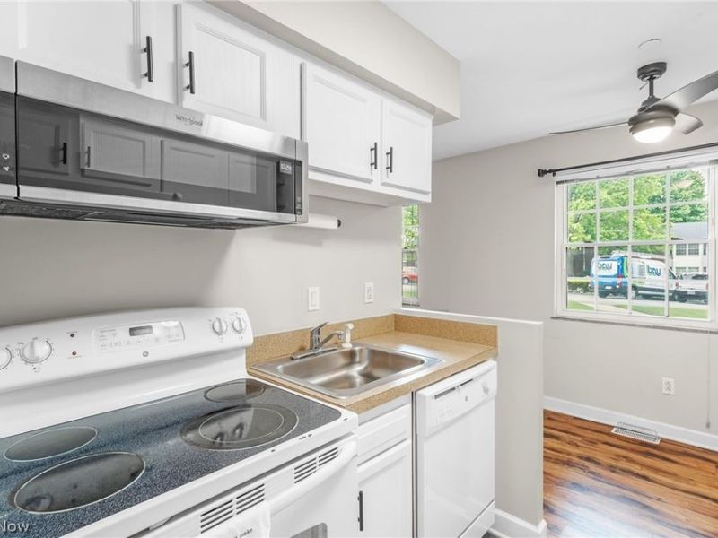 2885 Pease Drive , Unit 103, Rocky River, OH 44116 Photo 9