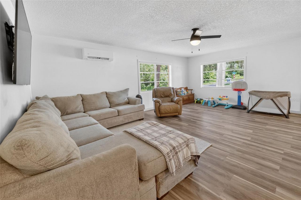 529 E Gottsche Avenue, Eustis, FL 32726 Photo