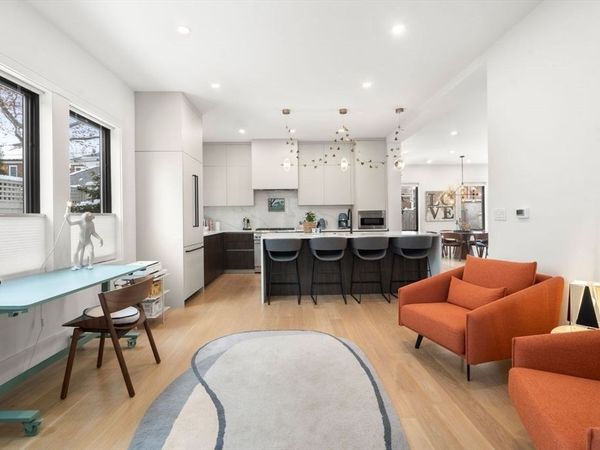 116 Thorndike St, Unit 1A, Brookline, MA 02446