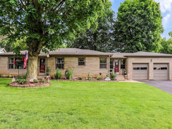 410 W Ash Street , Zionsville, IN 46077