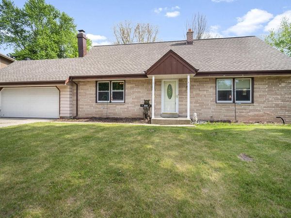 1666 Dellwood COURT, Grafton, WI 53024
