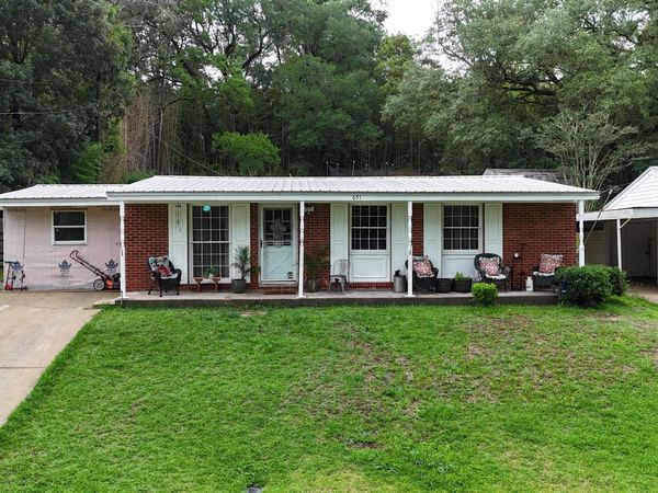 651 Gregory Street , Chattahoochee, FL 32324