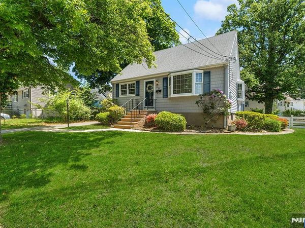5 Oakwood Terrace, BLOOMINGDALE, NJ 07403