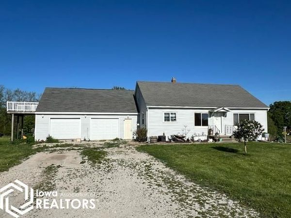 2037 Hickory Avenue, Mount Pleasant, IA 52641