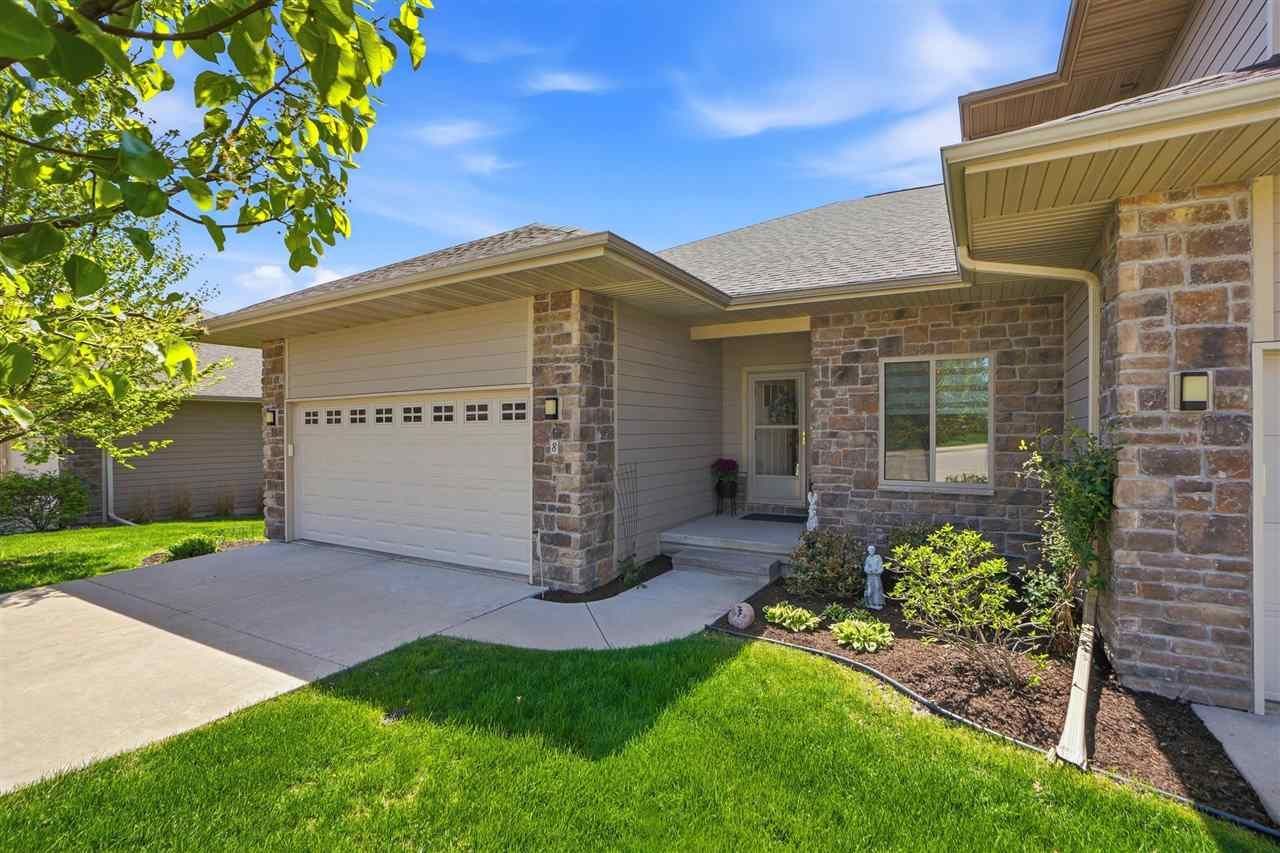 8 Holiday Ridge Ln, Coralville, IA 52241 Main Photo