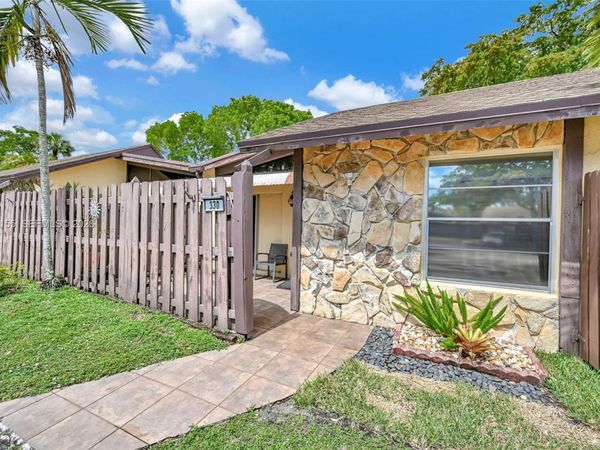 330 Briarwood Cir , Unit 3-19, Hollywood, FL 33024