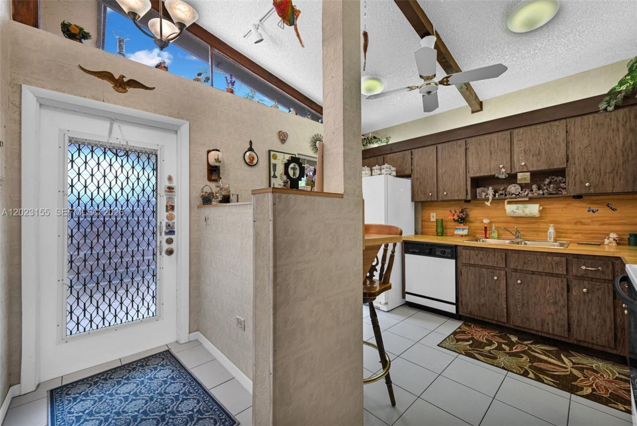 330 Briarwood Cir , Unit 3-19, Hollywood, FL 33024 Photo