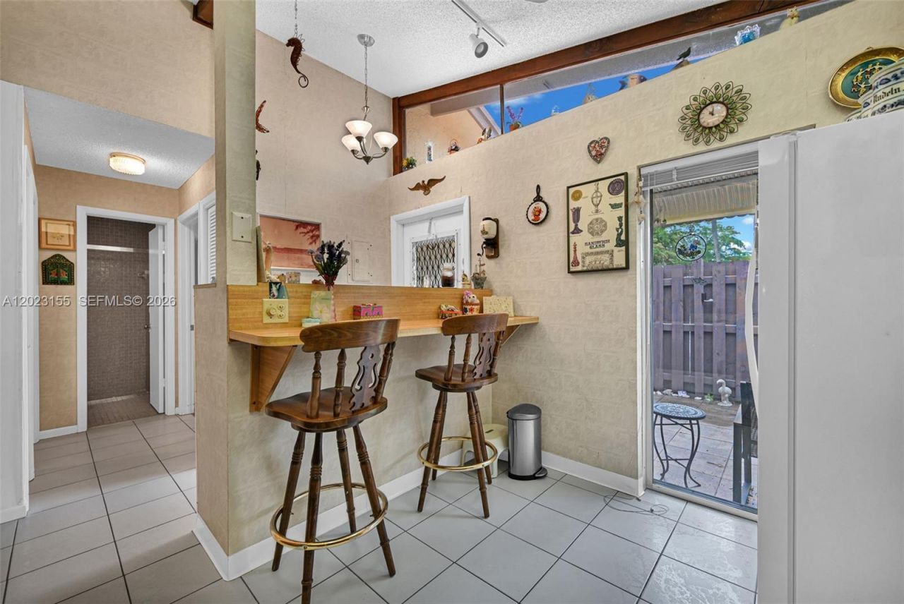330 Briarwood Cir , Unit 3-19, Hollywood, FL 33024 Photo