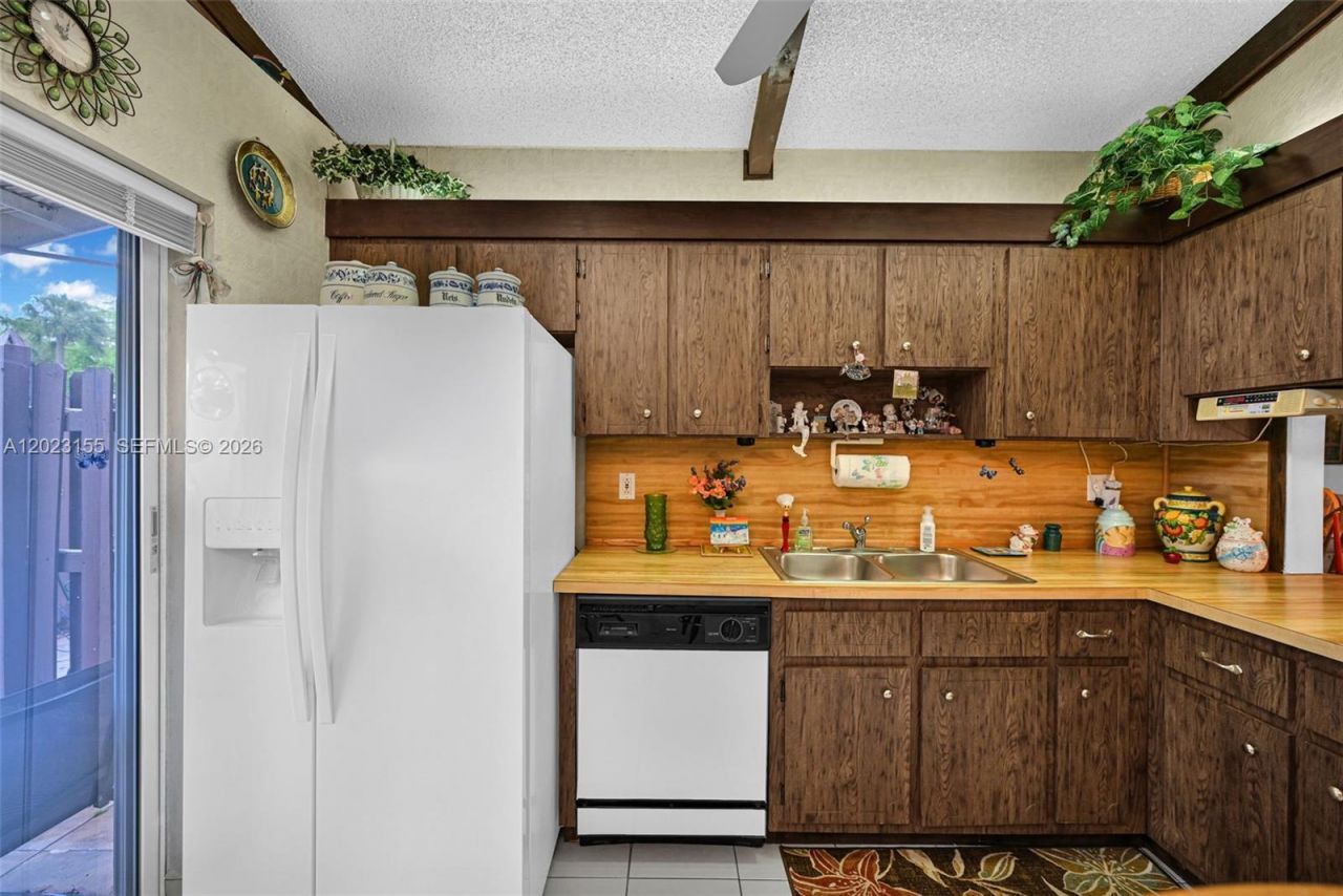 330 Briarwood Cir , Unit 3-19, Hollywood, FL 33024 Photo