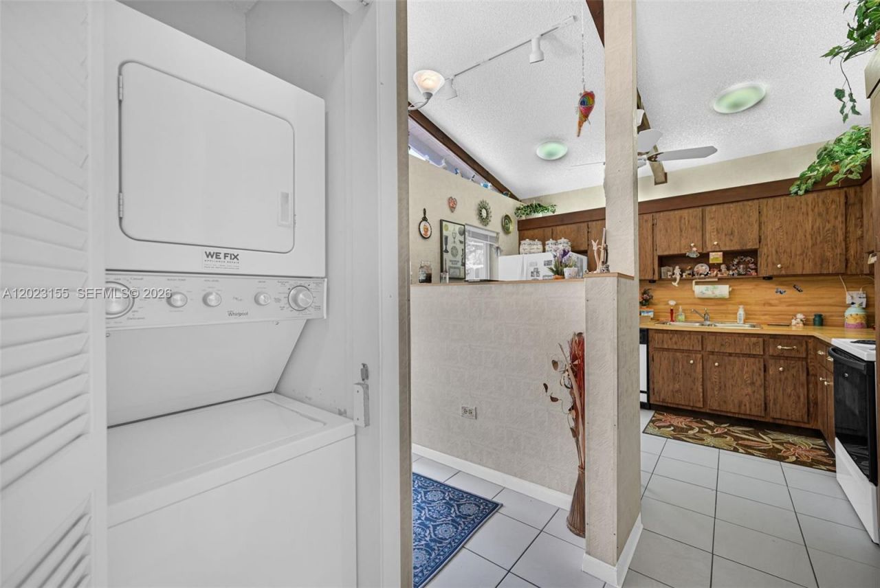 330 Briarwood Cir , Unit 3-19, Hollywood, FL 33024 Photo