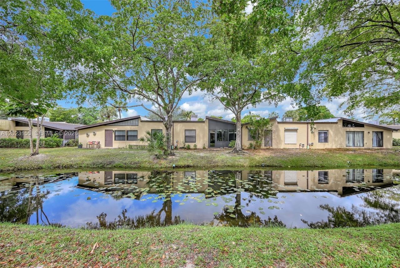 330 Briarwood Cir , Unit 3-19, Hollywood, FL 33024 Photo