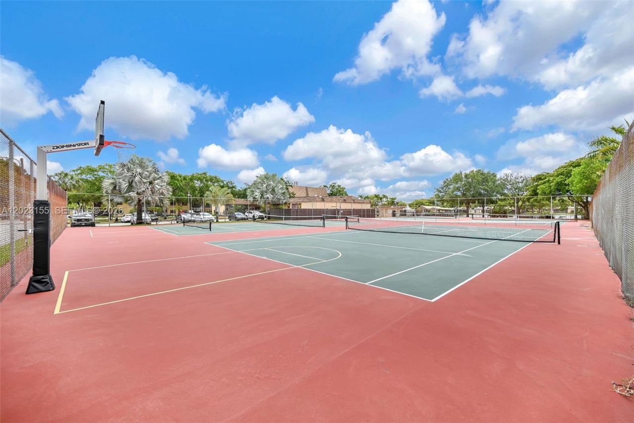 330 Briarwood Cir , Unit 3-19, Hollywood, FL 33024 Photo