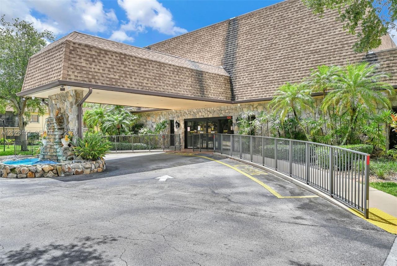330 Briarwood Cir , Unit 3-19, Hollywood, FL 33024 Photo