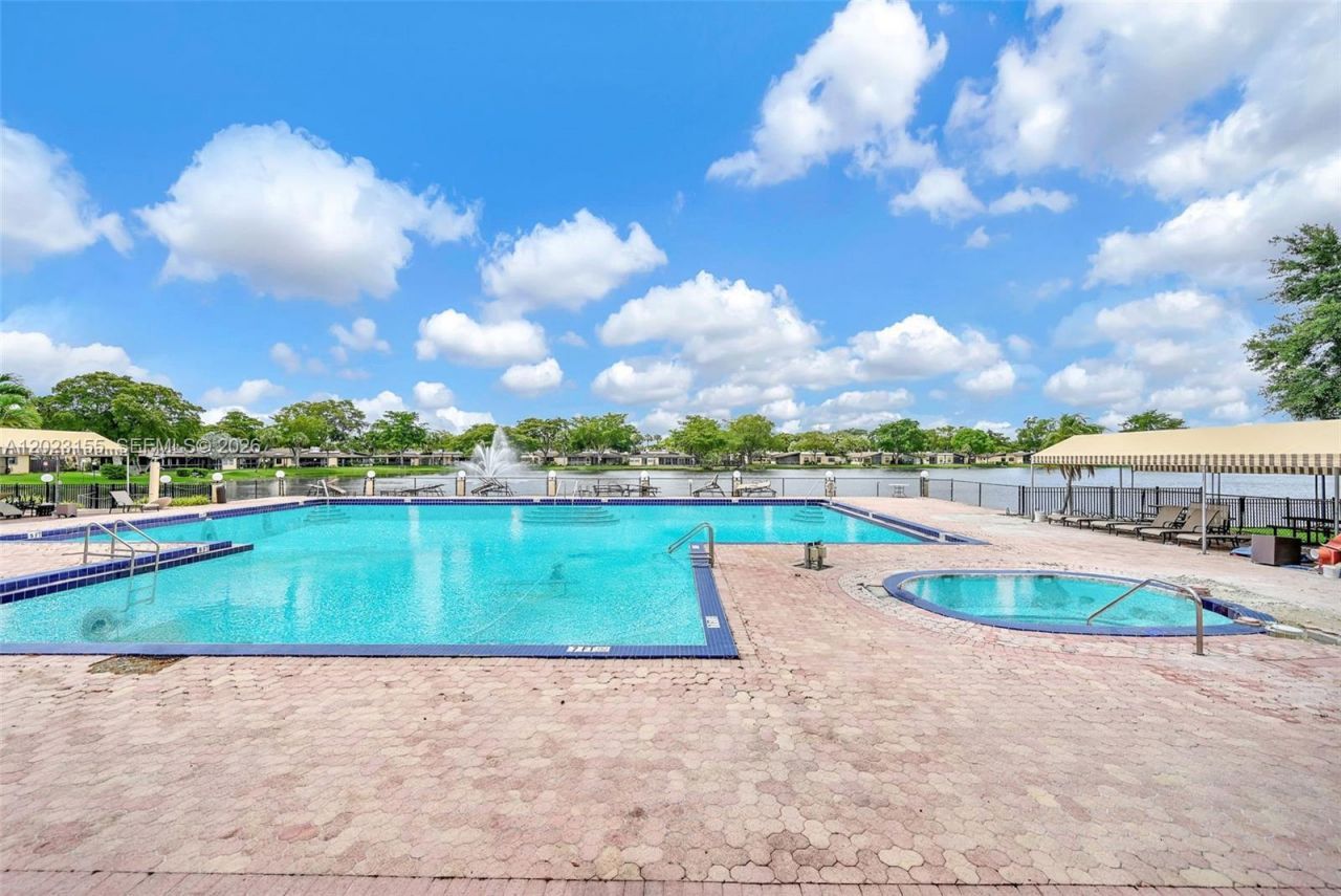 330 Briarwood Cir , Unit 3-19, Hollywood, FL 33024 Photo