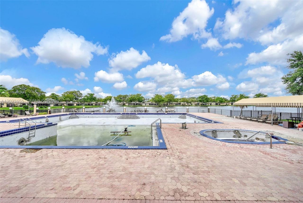 330 Briarwood Cir , Unit 3-19, Hollywood, FL 33024 Photo