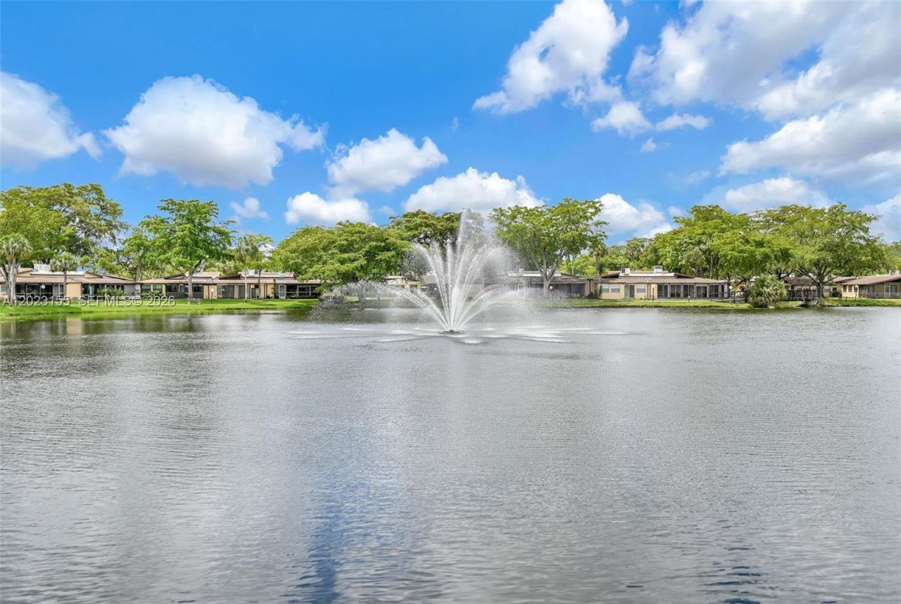 330 Briarwood Cir , Unit 3-19, Hollywood, FL 33024 Photo