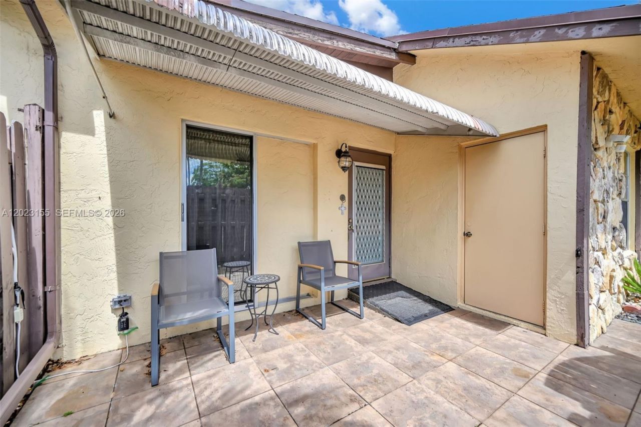 330 Briarwood Cir , Unit 3-19, Hollywood, FL 33024 Photo