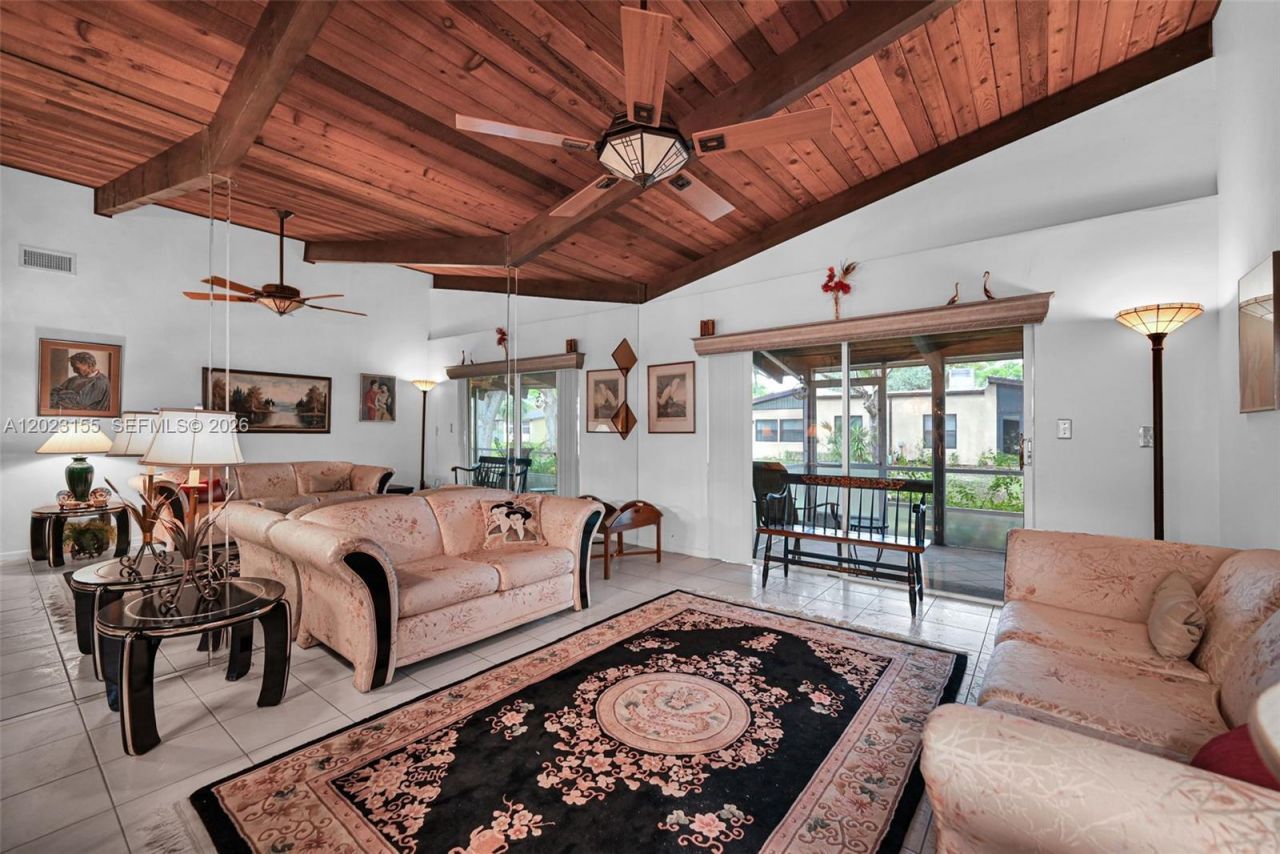 330 Briarwood Cir , Unit 3-19, Hollywood, FL 33024 Photo