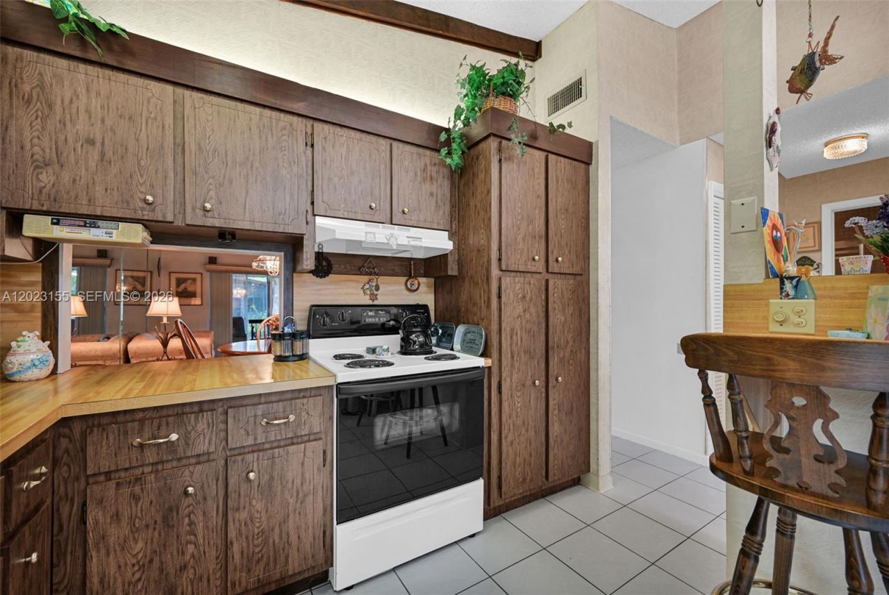 330 Briarwood Cir , Unit 3-19, Hollywood, FL 33024 Photo