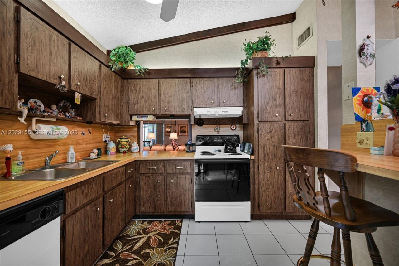 330 Briarwood Cir , Unit 3-19, Hollywood, FL 33024 Photo