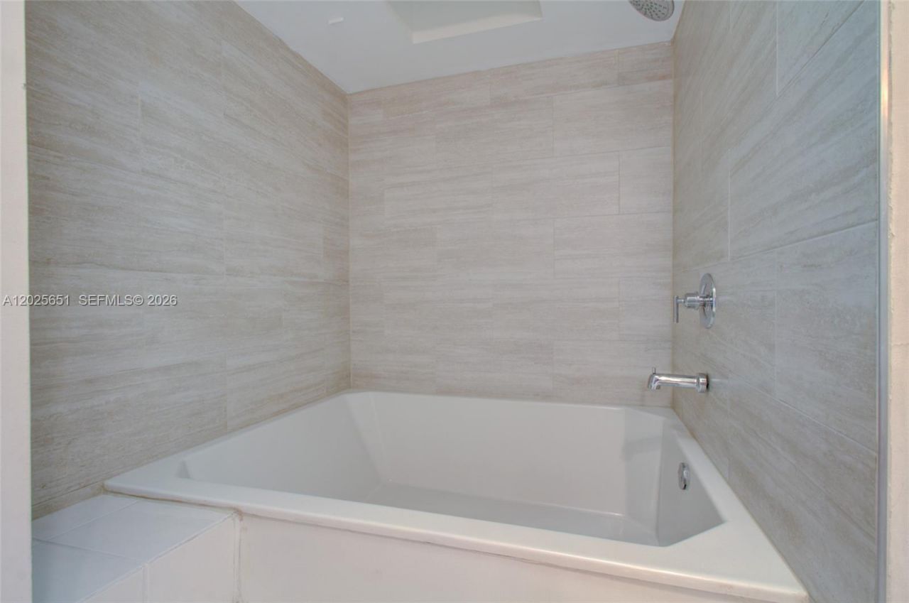 181 Crandon Blvd , Unit 405, Key Biscayne, FL 33149 Photo