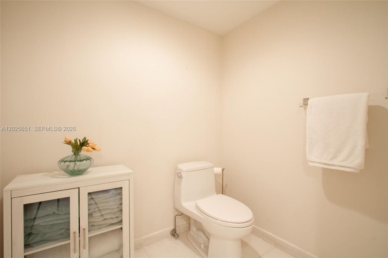 181 Crandon Blvd , Unit 405, Key Biscayne, FL 33149 Photo