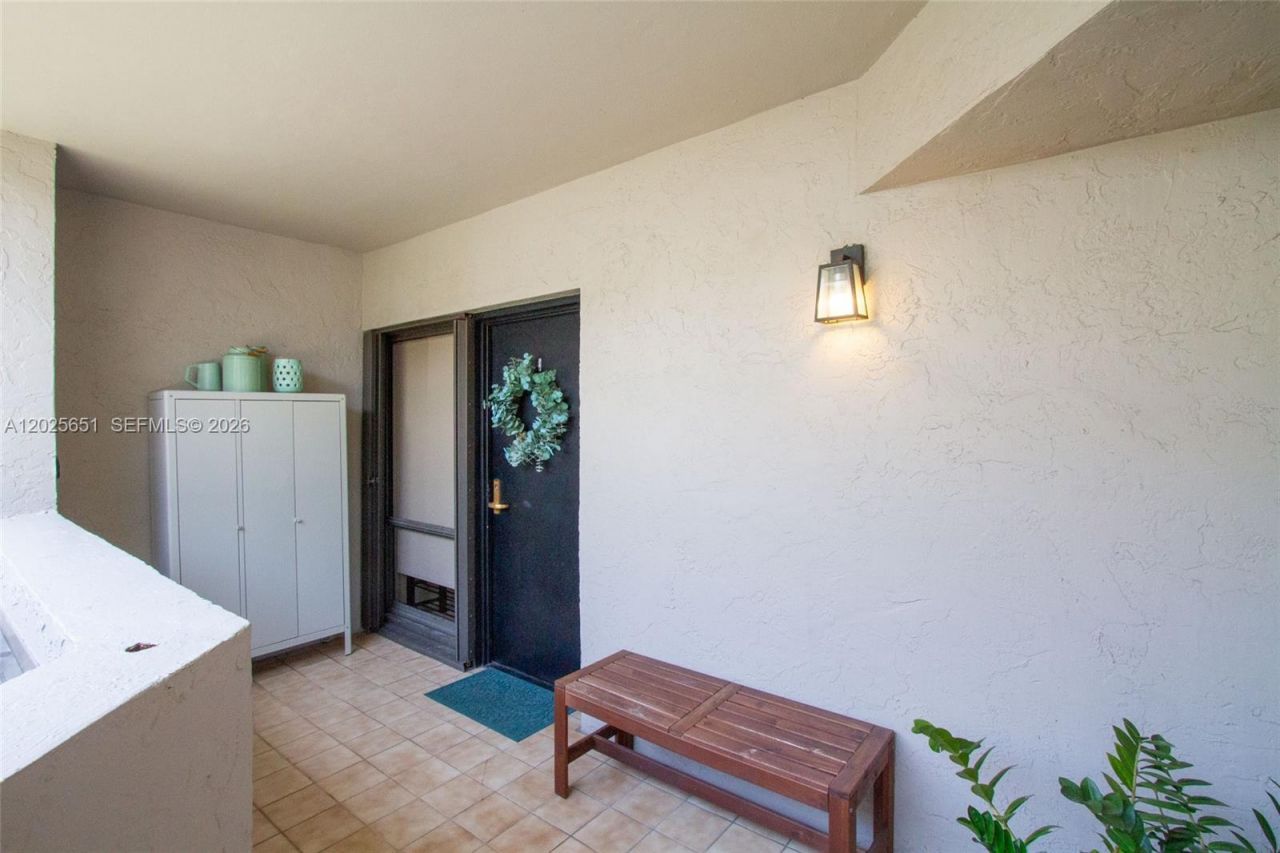 181 Crandon Blvd , Unit 405, Key Biscayne, FL 33149 Photo