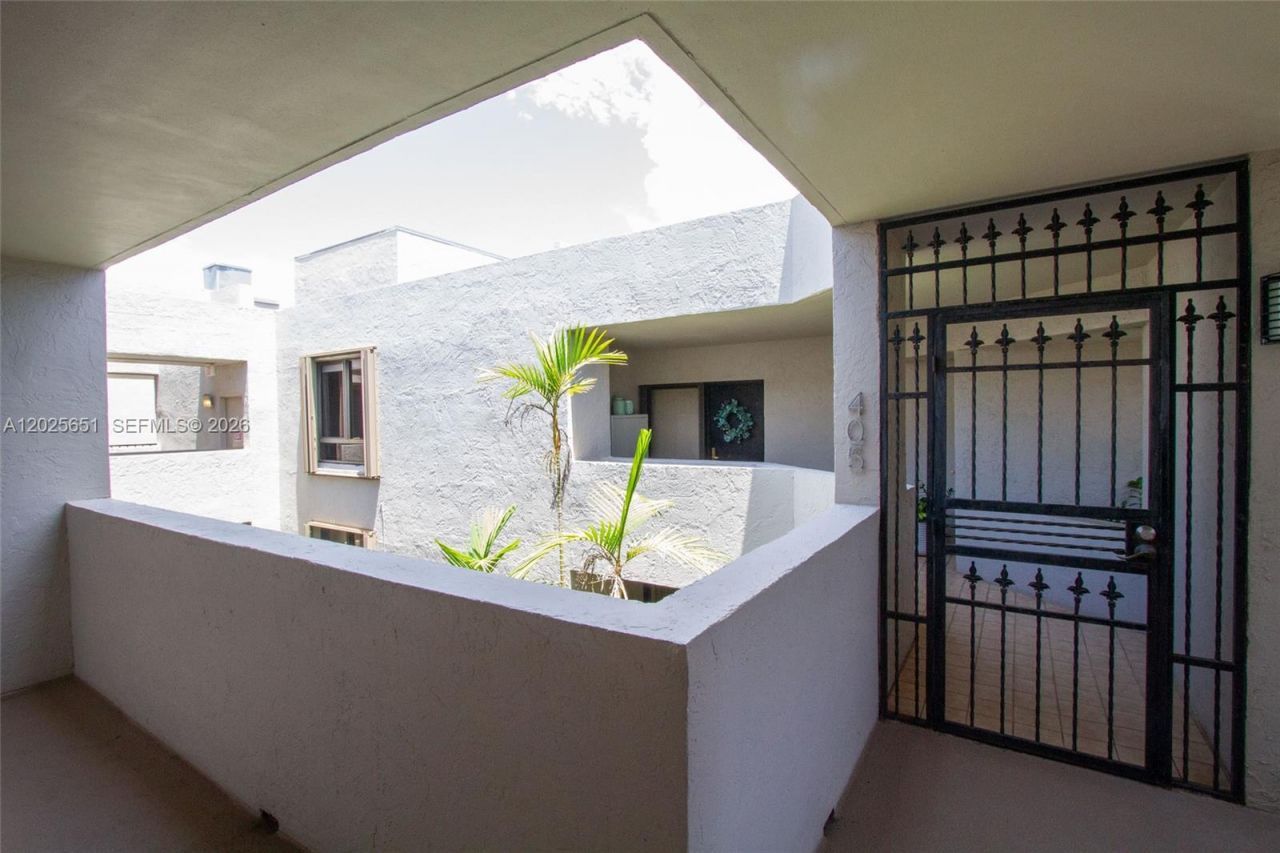 181 Crandon Blvd , Unit 405, Key Biscayne, FL 33149 Photo