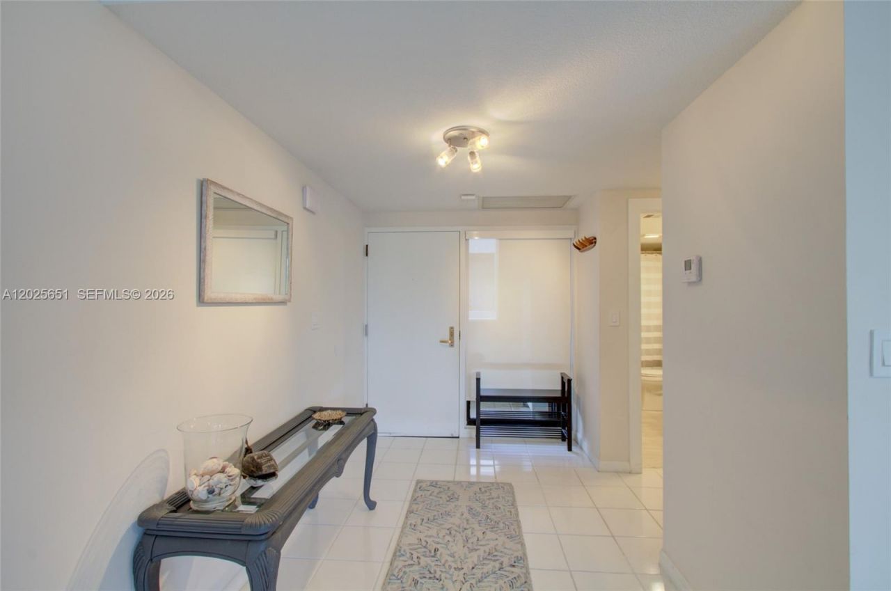 181 Crandon Blvd , Unit 405, Key Biscayne, FL 33149 Photo