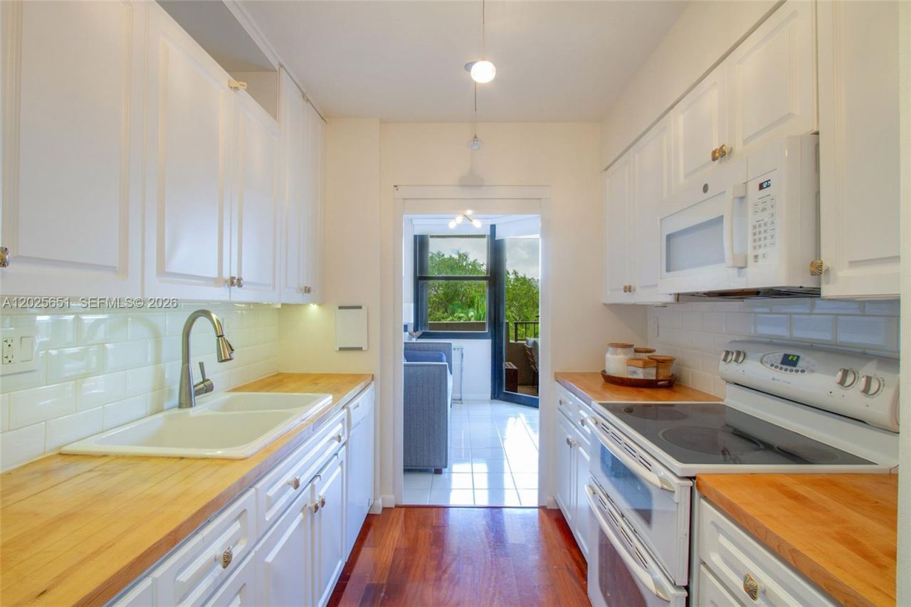 181 Crandon Blvd , Unit 405, Key Biscayne, FL 33149 Photo