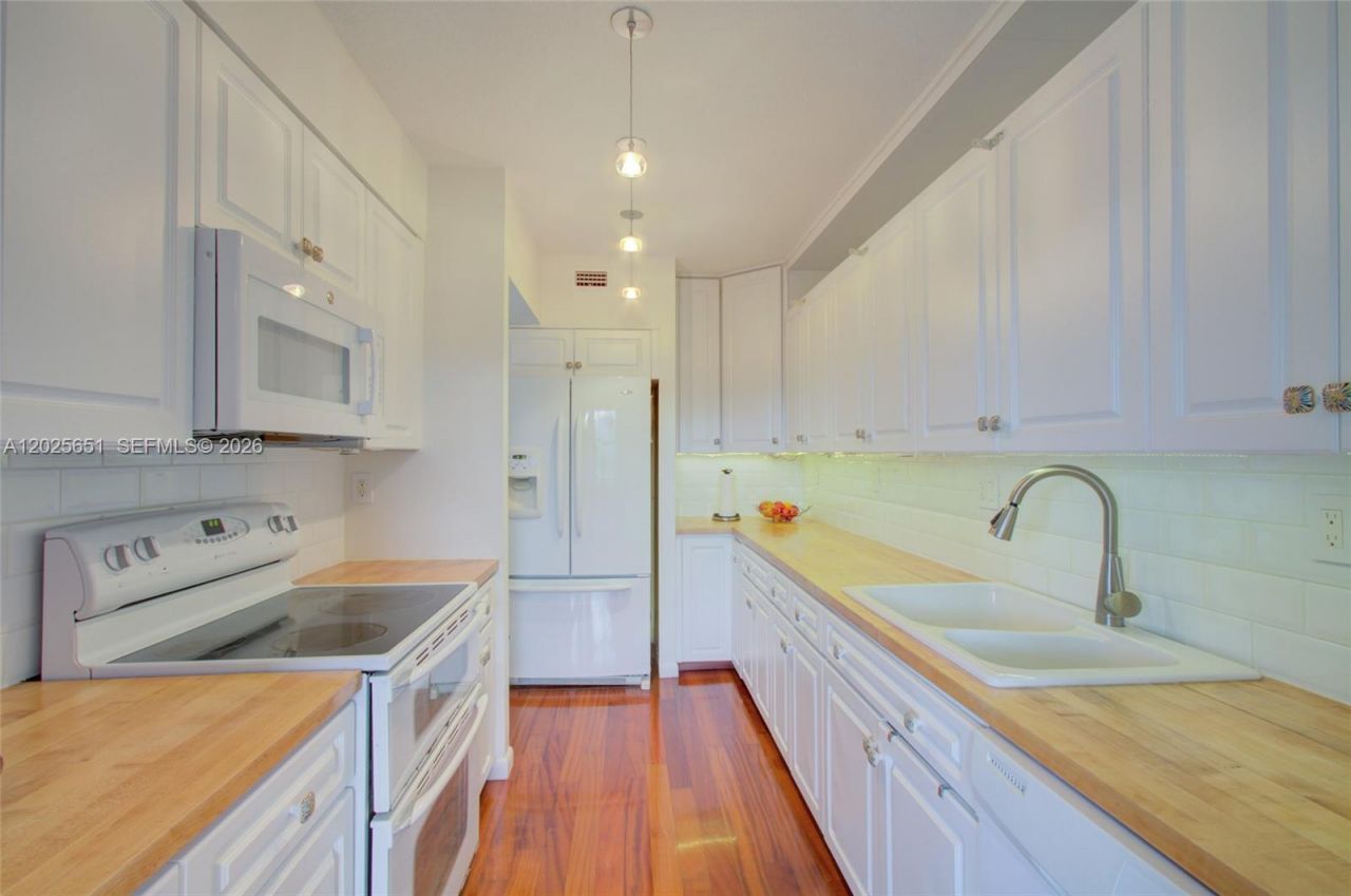 181 Crandon Blvd , Unit 405, Key Biscayne, FL 33149 Photo
