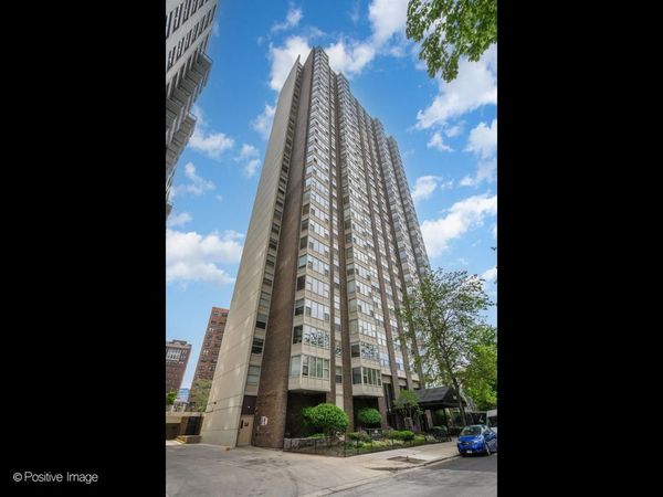 525 W Hawthorne Place, Unit 2207, Chicago, IL 60657