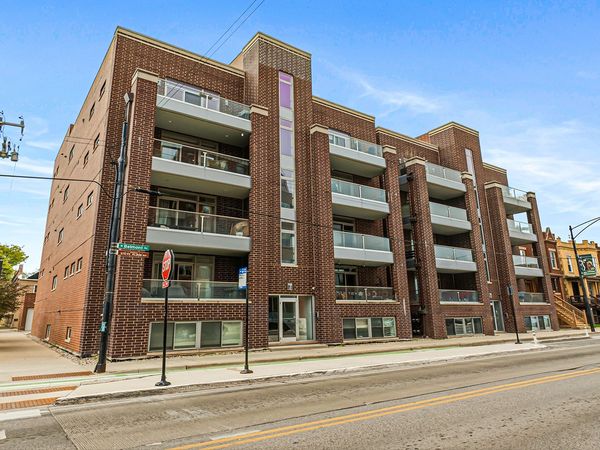 2703 W Belmont Avenue , Unit 3E, Chicago, IL 60618