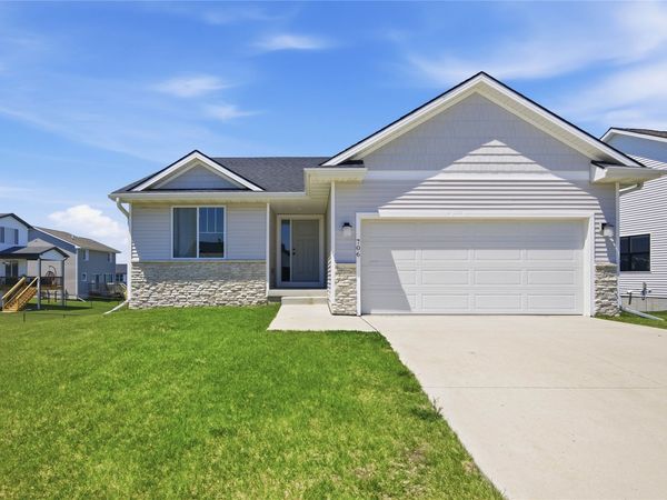 706 NE Country Meadow Drive , Ankeny, IA 50021