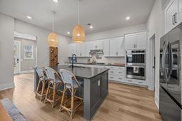 643 Blueway Avenue photo 4