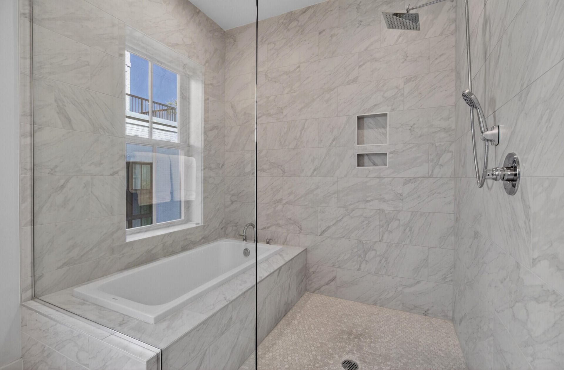 301 Longshore Street Photo 28