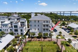 301 Longshore Street photo 4