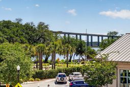 301 Longshore Street photo 4