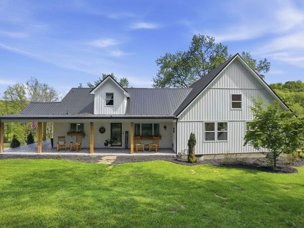 196 Lutz Rd, Zelienople, PA 16063