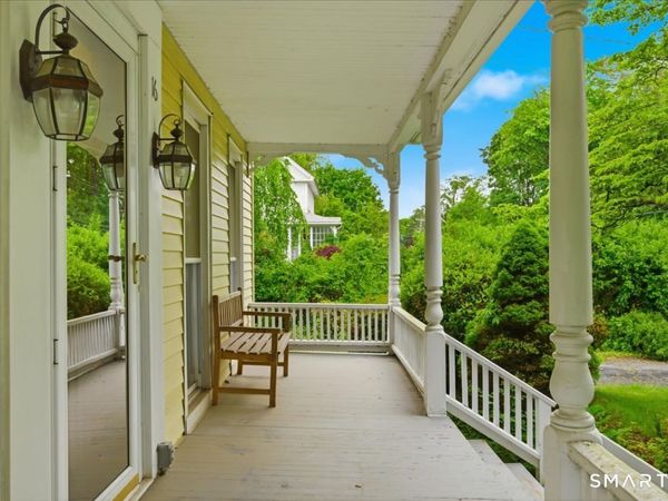 16 Main, Essex, CT 06442