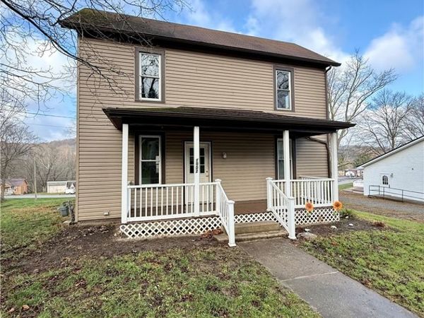 1002 Jefferson , Bergholz, OH 43908