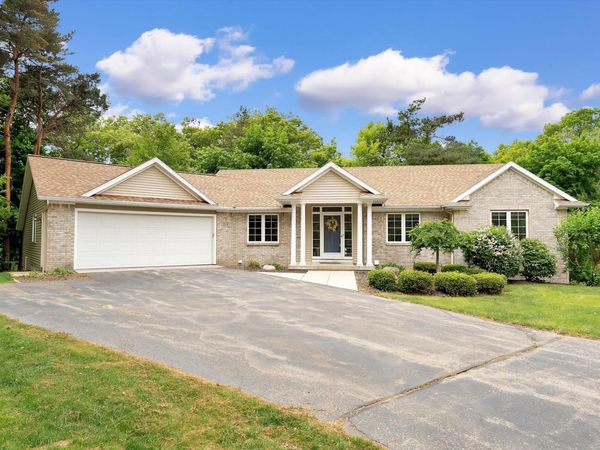 2510 Thoreau Court NE, Grand Rapids, MI 49525